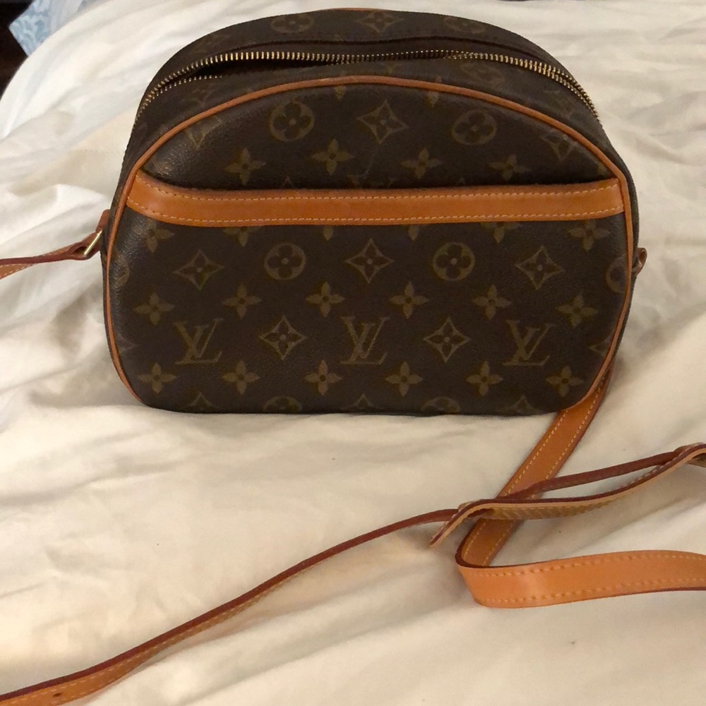 Lv crossbody great condition